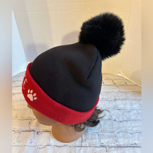 DOG MOM BLACK AND RED FAUX FUR POM POM BEANIE WITH PAWS AND NICE O/S - Picture 2 of 7